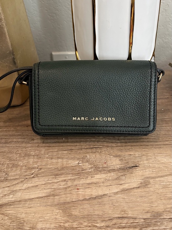 Marc Jacobs Handbags - Pre-loved Marc Jacobs Forest Green Pebbled Leather Crossbody Wallet